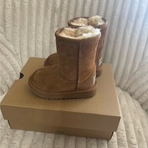 UGG WHEAT SIZE 6C TODDLER